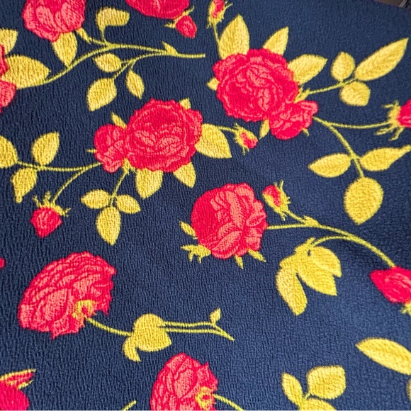 LuLaRoe, Cassie’s pencil skirt, size small, NWT, roses, black and red - Picture 3 of 6